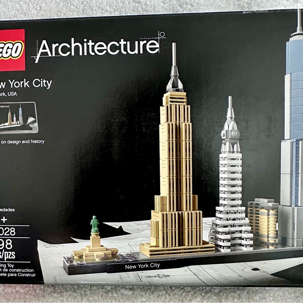 LEGO Architecture New York City Skyline Set - Black, Gold, Silver